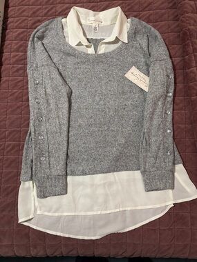 Layered Gray Knit Sweater with White Chiffon Hem